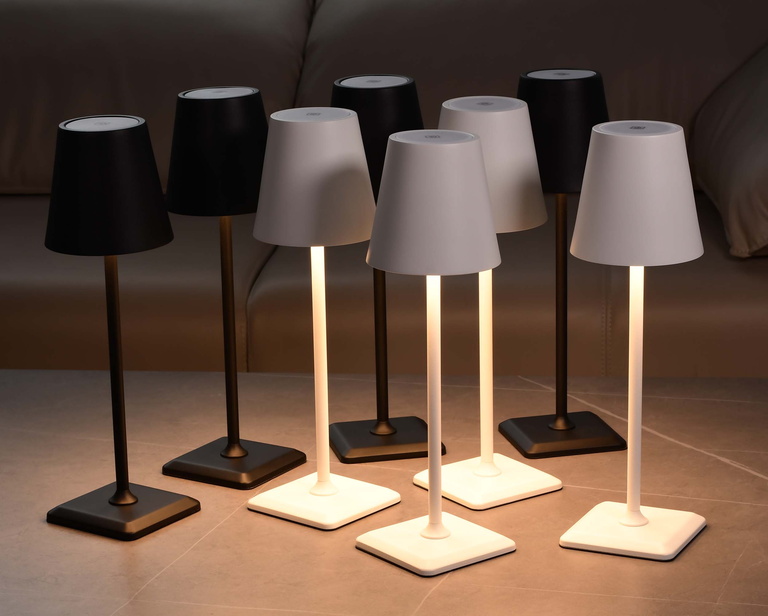 Lampada da Tavolo LED Senza Fili USB-C™ Dimmerabile in Metallo Nero TECHLY - immagine 3