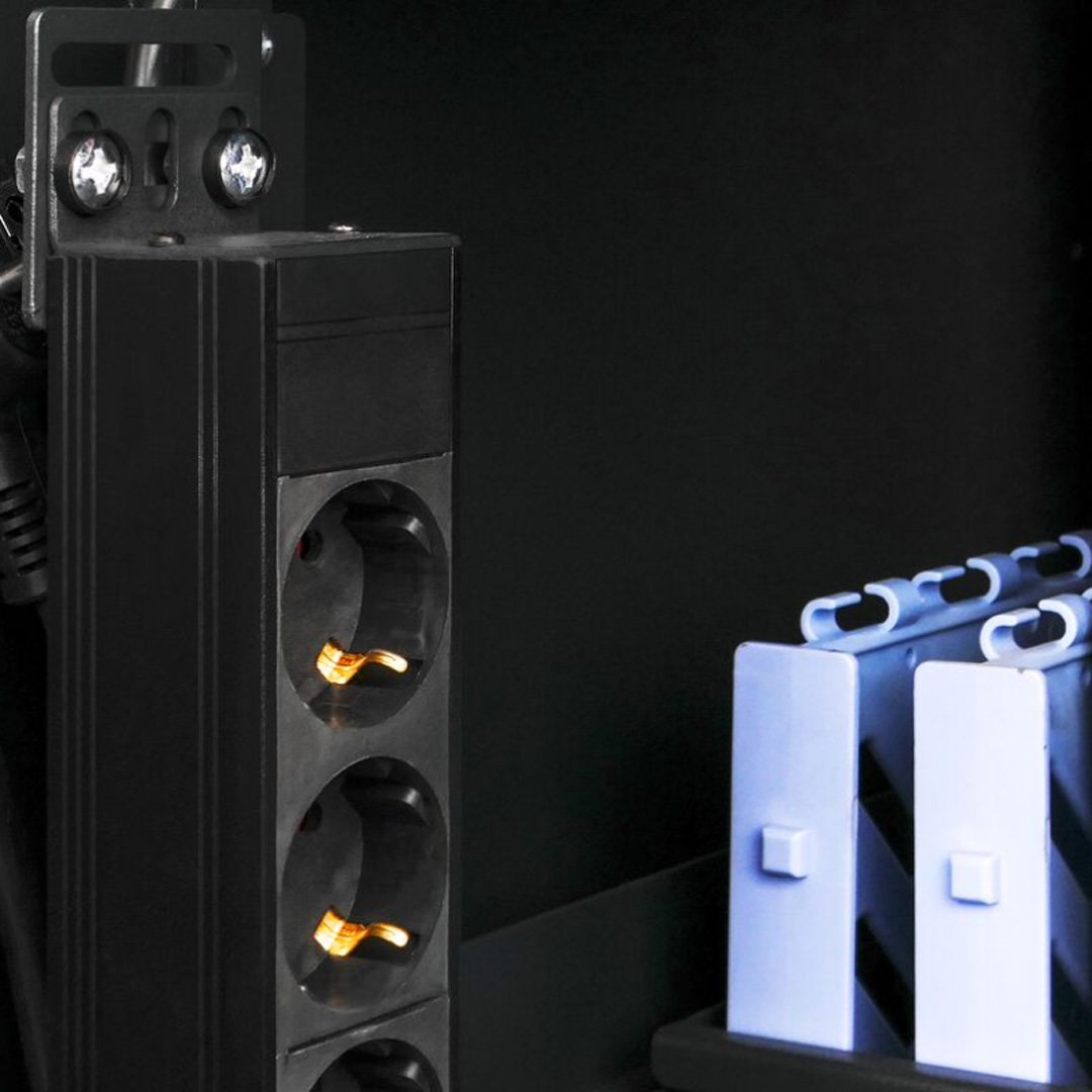 Kit completo di viti, dadi e rondelle per rack - Silver INTELLINET - immagine 2