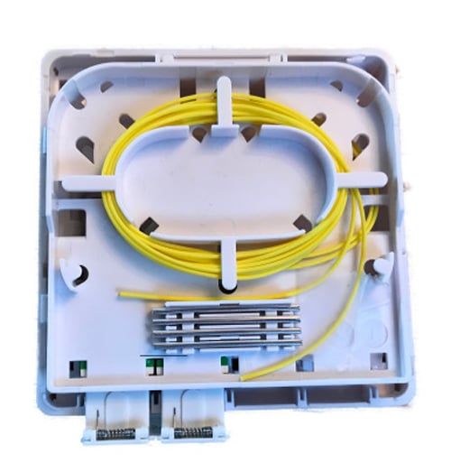 Scatola FTTH Indoor IP20 4 x SC o LC Duplex 80x80 con Passacavo Versione a Crimpare OEM - immagine 2