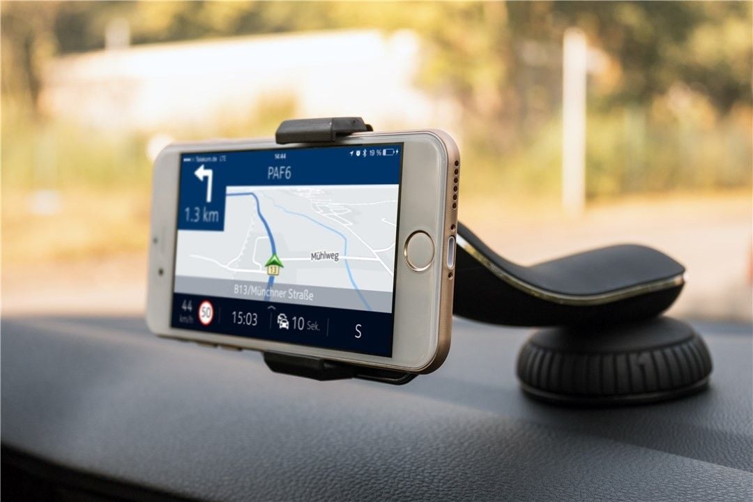 Supporto da Auto per Smartphone Universale con Ventosa GOOBAY - immagine 5