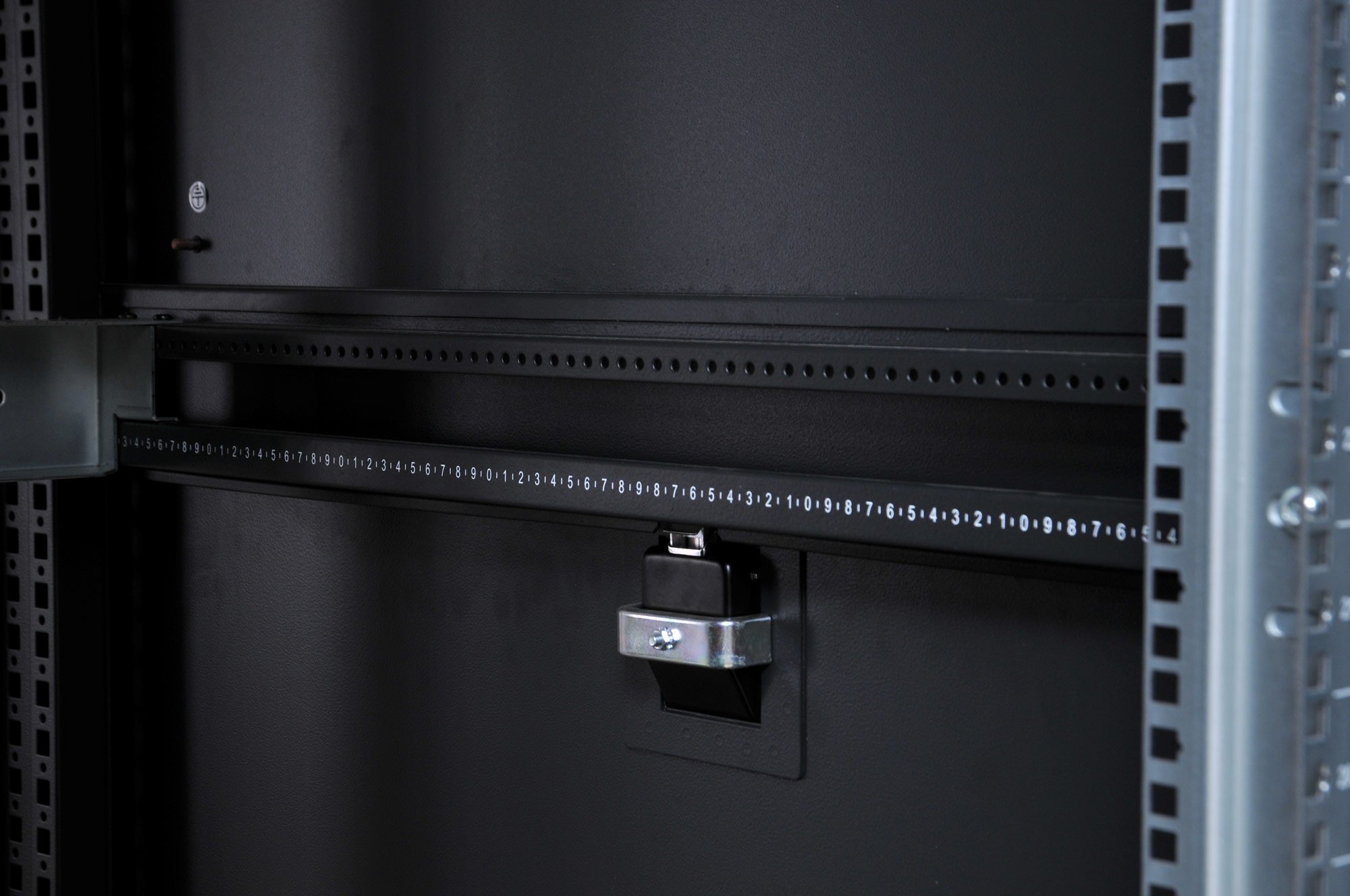 Armadio NetRack 19'' 600x1000 24 Unità Ventilato Nero da Assemblare TECHLY PROFESSIONAL - immagine 6