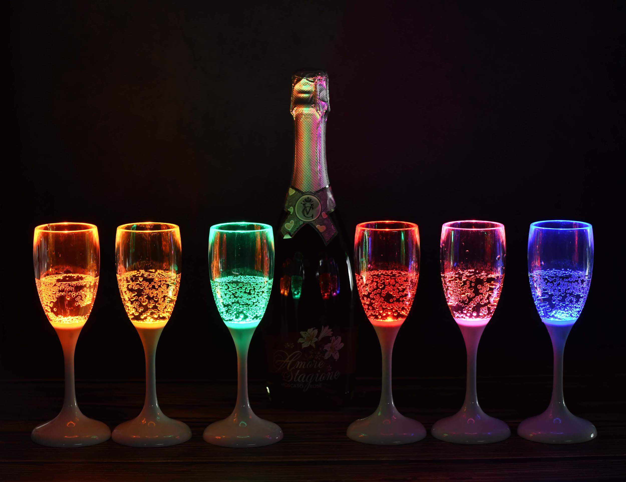 Confezione da 6 Bicchieri da Champagne con 6 Colorazioni LED TECHLY - immagine 9