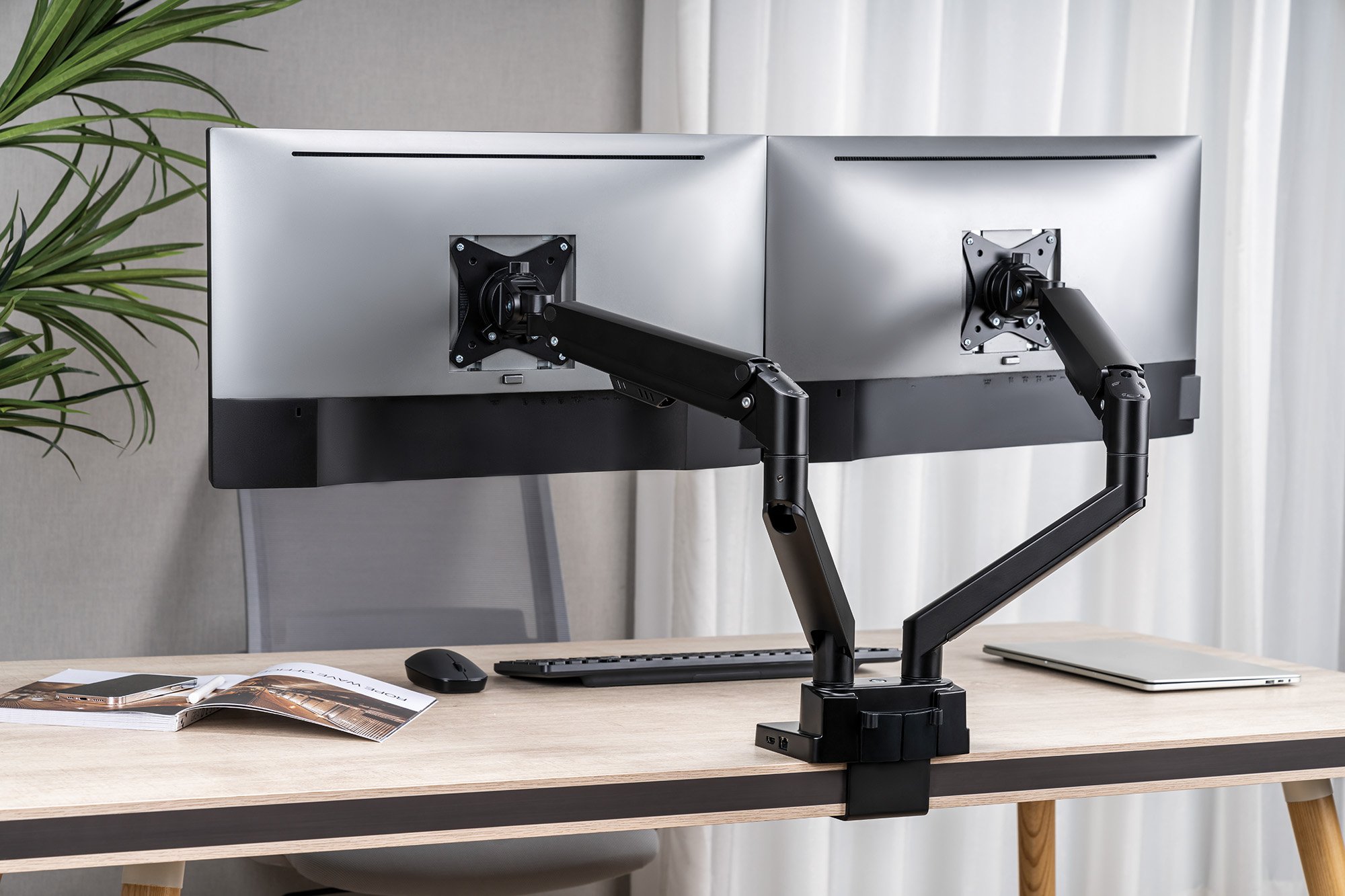 Supporto da Scrivania Doppio Monitor 17-32'' con Molla a Gas e Docking Station 8-in-1 MANHATTAN - immagine 10