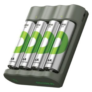 Caricabatterie per AA e AAA con 4 Batterie AA NiMH da 2100 mAh Incluse GP BATTERIES
